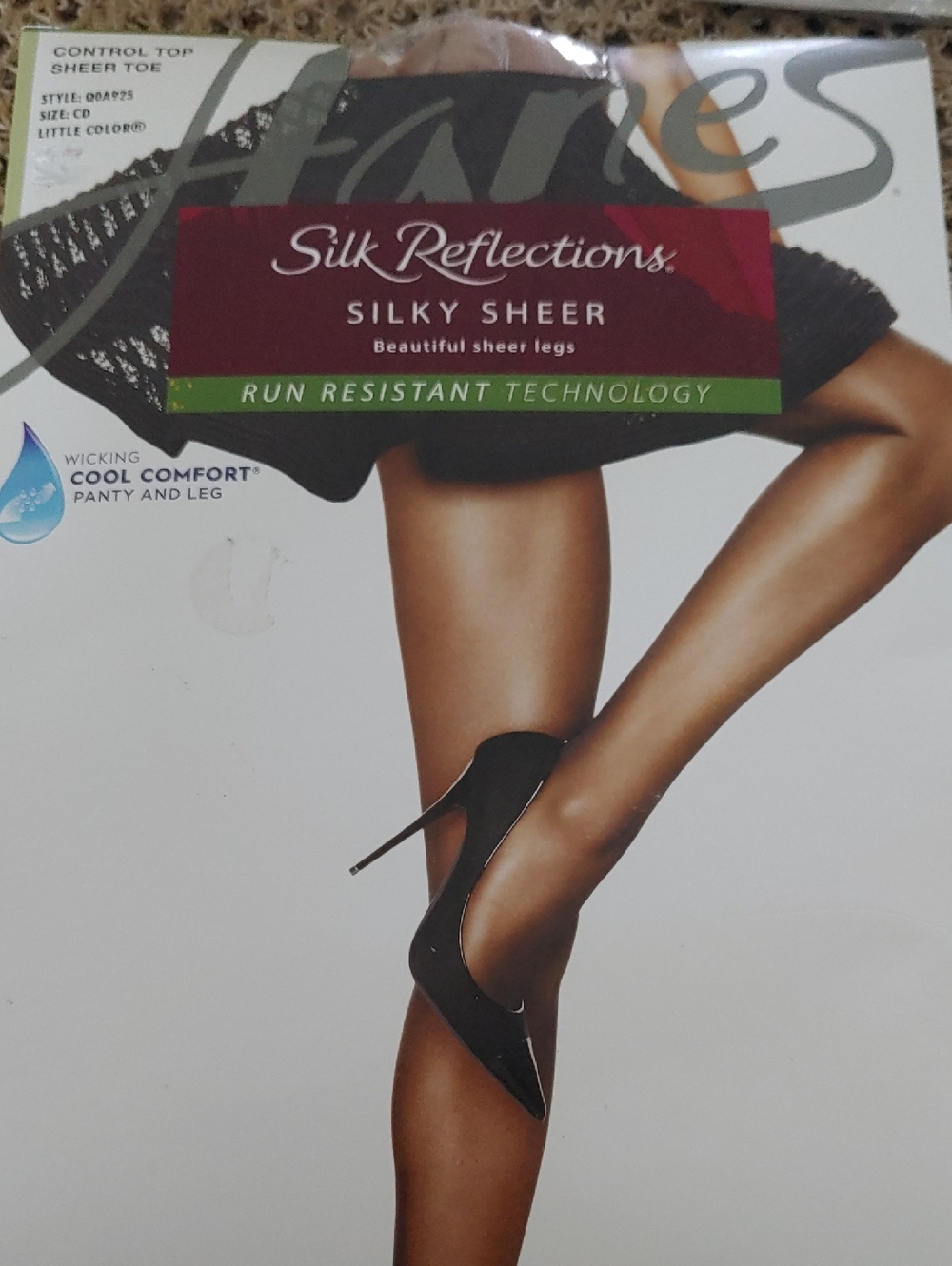 NWT Silk Reflections Silky Sheer Run Resistant Control Top.  Size CD